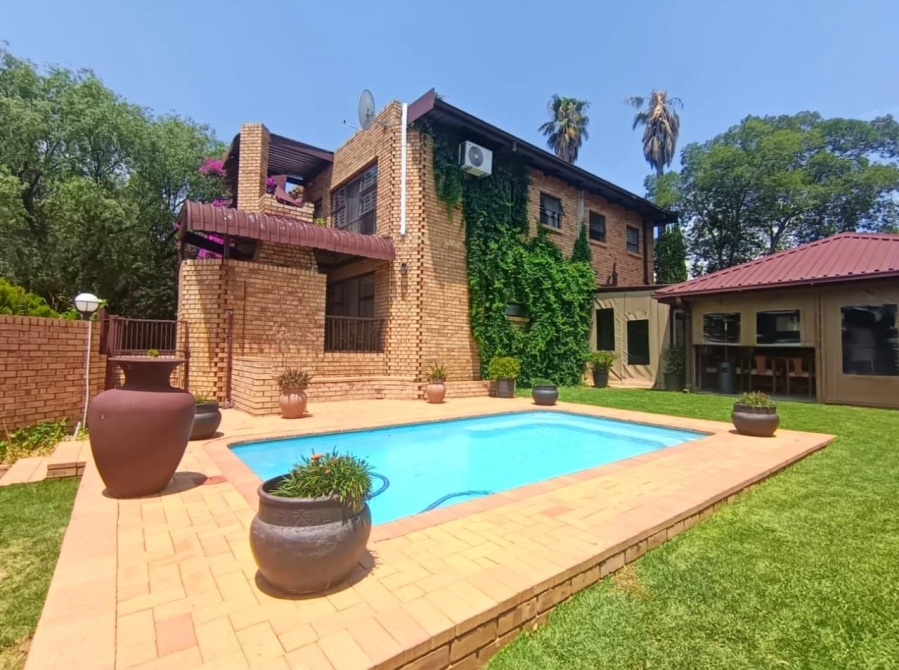 7 Bedroom Property for Sale in Langenhovenpark Free State